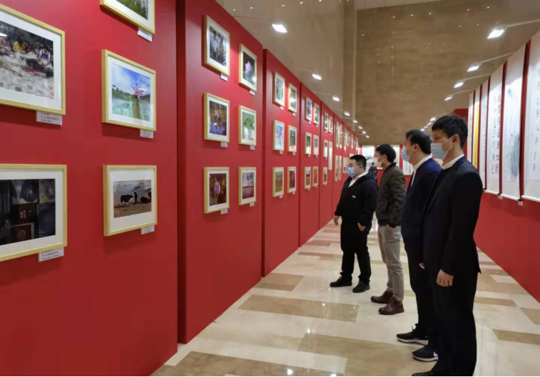 川發(fā)資管組織參觀“說廉、倡廉、行廉” 文化作品展覽