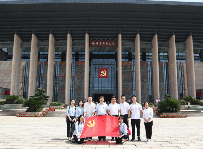 弘揚(yáng)紅船精神，傳承初心使命